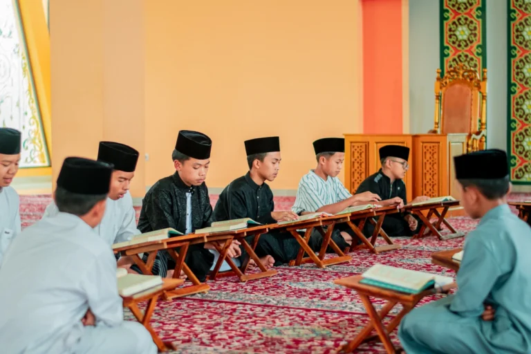 Peran Masjid dalam Membentuk Karakter Santri